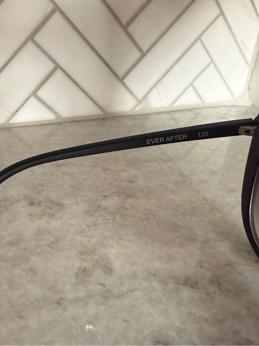 Quay Australia EVER AFTER oversized sunglasses - Picture 2 of 9